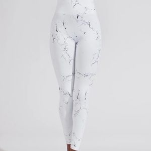 BuffBunny Limitless Leggings in White Marble Size Medium